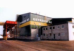 Getreidehalle mit Getreideannahme und Bürogebäude in Wolgast